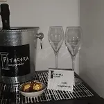 Pitagora House Гостевой дом