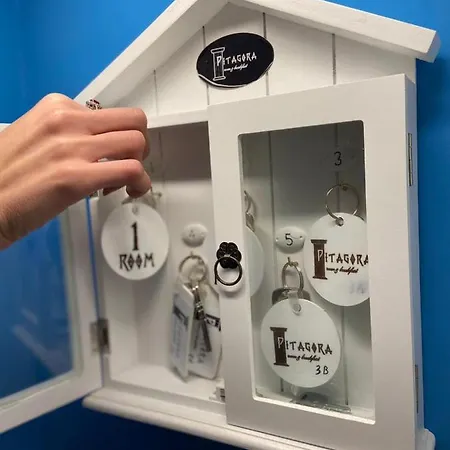 Pitagora House Гостевой дом