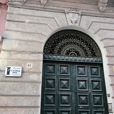 Pitagora House *
