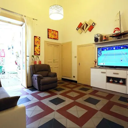 Гостевой дом Pitagora House *